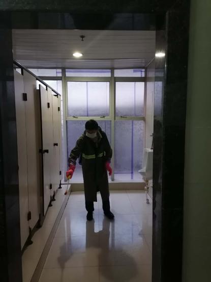 西華物業(yè)管理服務(wù)中心全力做好寒假前衛(wèi)生清潔消毒工作