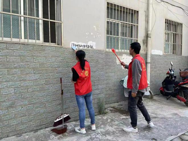 【實(shí)施城市更新 創(chuàng)建文明城市】靈臺(tái)縣開(kāi)展清理“牛皮癬” 志愿服務(wù)活動(dòng) 助力文明城市創(chuàng)建