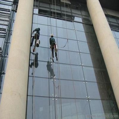 各種建筑物外墻的清洗粉刷翻新保溫,承包各種單位室內(nèi)外物業(yè)的保潔和管理及樓盤(pán)開(kāi)荒保潔,各種中央空調(diào)鍋爐工業(yè)設(shè)備及工業(yè)